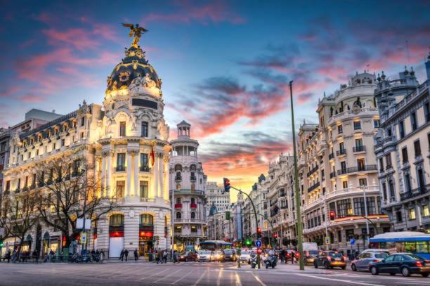 Piso Madrid Centro 5 Min Andando Gran Via Appartement Buitenkant foto